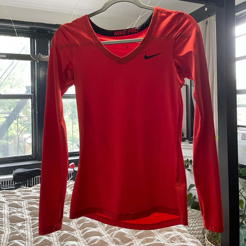NIKE PRO DRI FIT LONG SLEEVE SHIRT SIZE SMALL